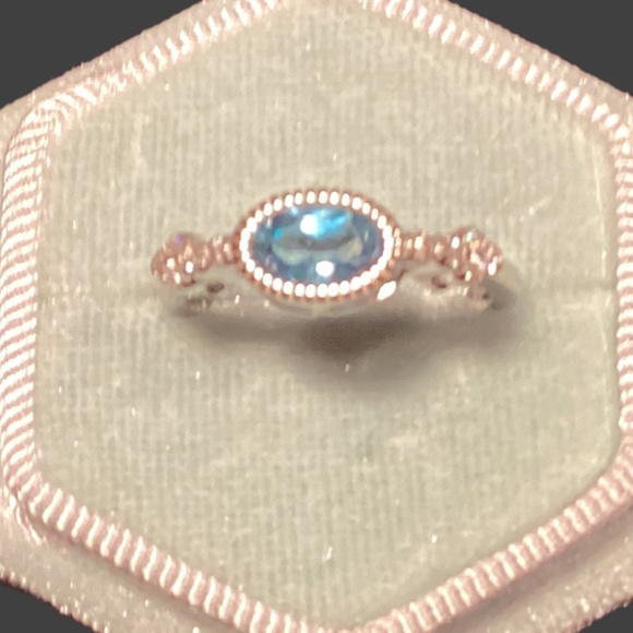 Artisan made 925 silver ring with Swiss blue Topaz - Picture 2 of 4